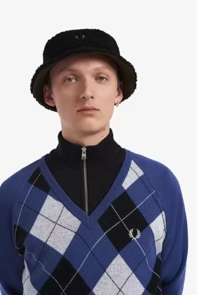 Lambswool Argyle V-Neck Men’s Jumper Lambswool Argyle V-Neck Men’s Jumper