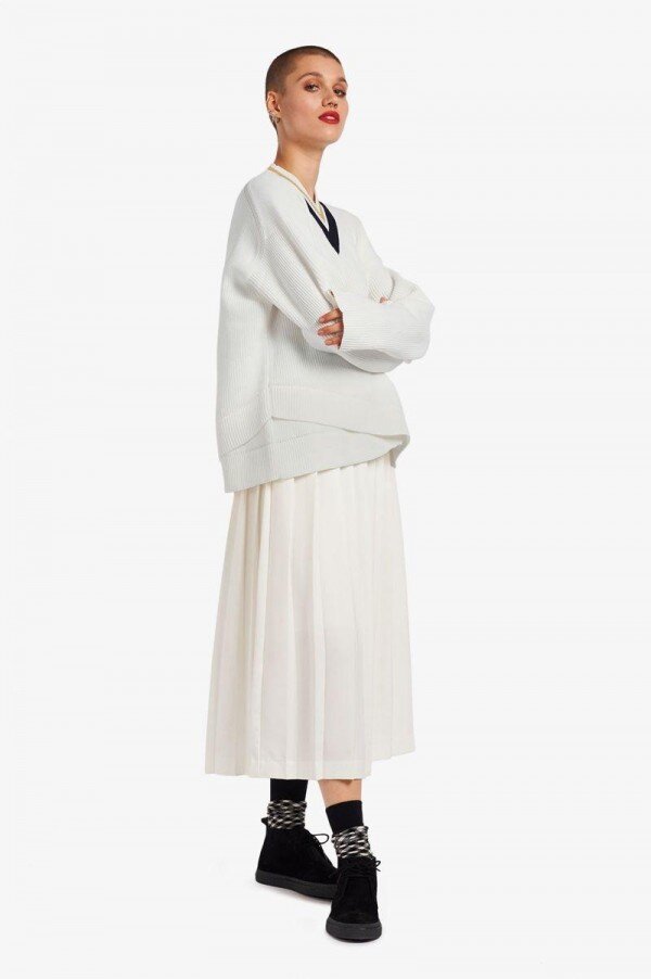 Tipped V-Neck Jumper Knitwear Tipped V-Neck Jumper Knitwear